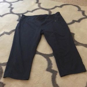 Gray fitted workout capris